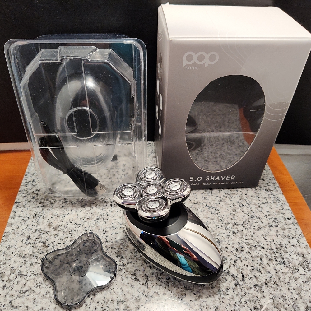 Pop Sonic 5.0 Shaver in Silver and Black